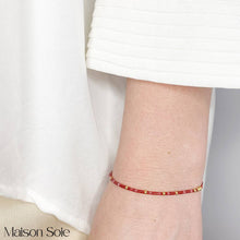 Load image into Gallery viewer, &#39;Courage&#39; Morse Code Bead Bracelet being worn

